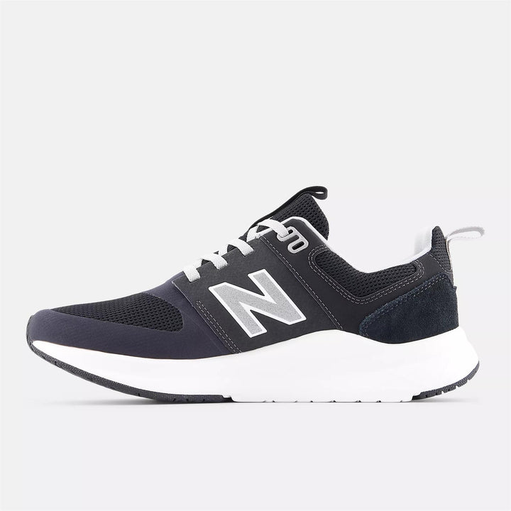 Men's Wide Fit New Balance Dynasoft UA900DB2 Running Trainers in Black - Image 1