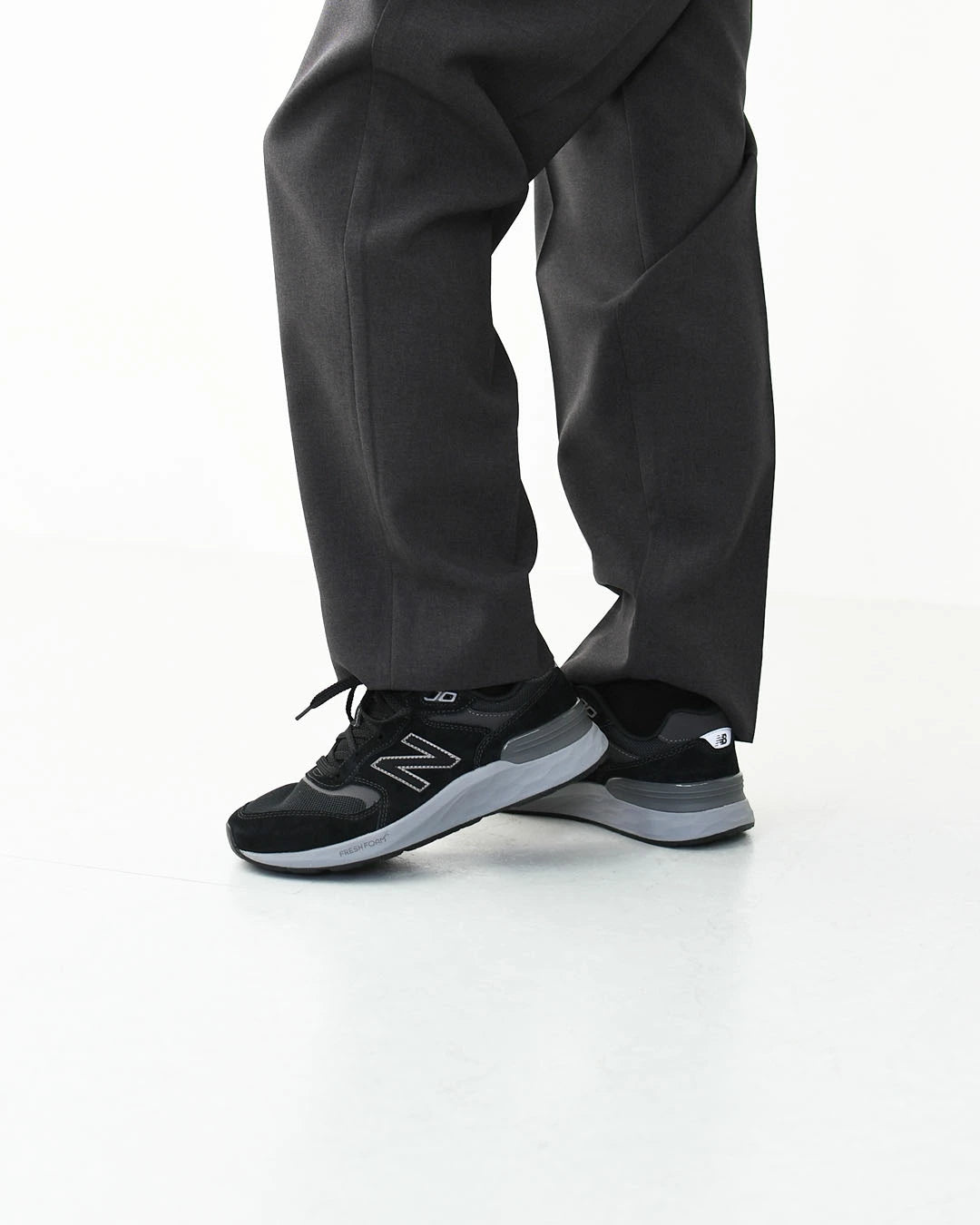 Mens Wide Fit New Balance MW880B Walking and Running Black Trainers Lifestyle View