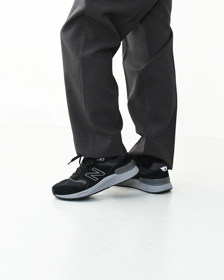 Mens Wide Fit New Balance MW880B Walking and Running Black Trainers Lifestyle View