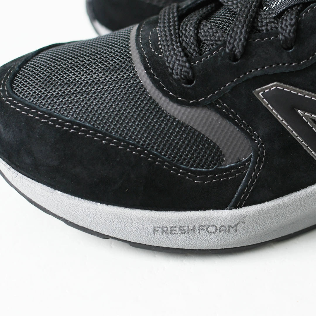 Men’s wide fit New Balance MW880B black trainers showing upper and Fresh Foam cushioning