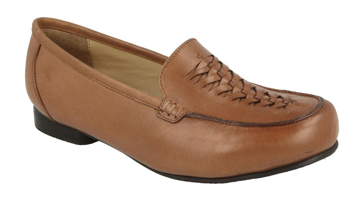 Womens Wide Fit DB Bingham Pumps in Black - Image 1