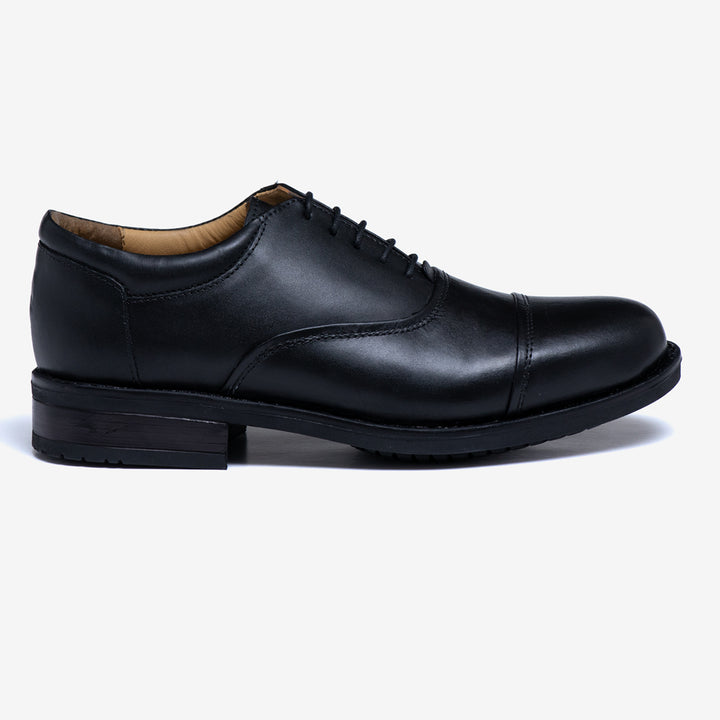Men's Wide Fit Roamers Blind Eye Capped Oxford M827A Shoes in Black - Image 1