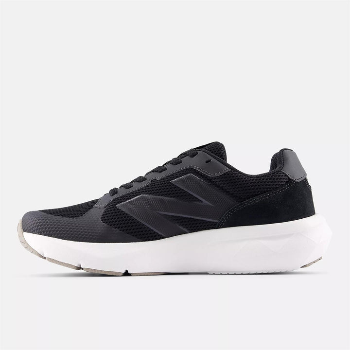 Women's Wide Fit New Balance Dynasoft UA800B Running Trainers in Black - Image 1