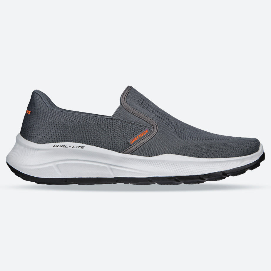 Men's Wide Fit Skechers 232516WW  Equalizer 5.0 Grand Legacy Trainers in Black - Image 12