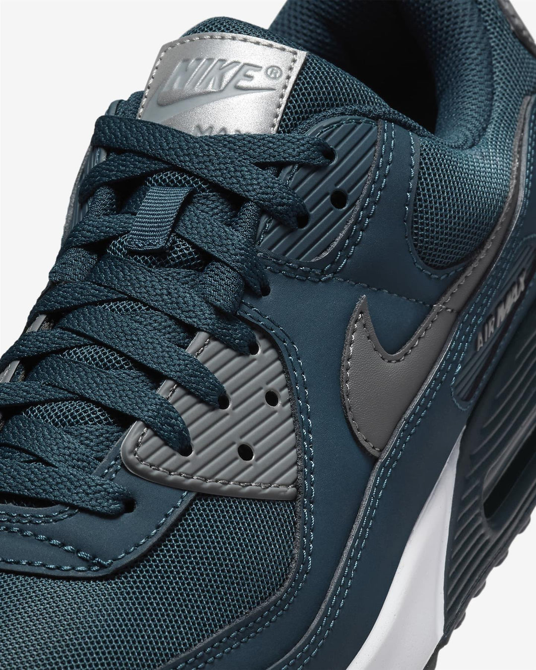Men's Wide Fit Nike HM0625-400 Air Max 90 Trainers in Armoury Navy/White - Image 6