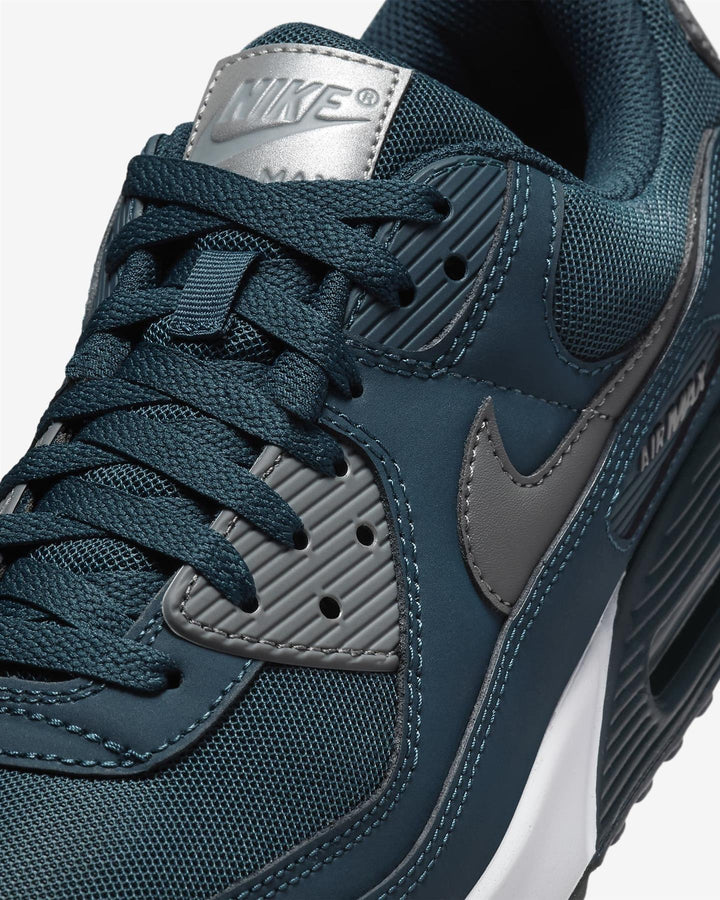 Men's Wide Fit Nike HM0625-400 Air Max 90 Trainers in Armoury Navy/White - Image 1