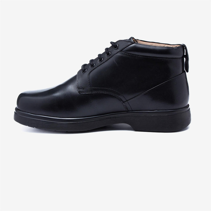 Mens Wide Fit Tredd Well Paul Boots in Black - Image 1