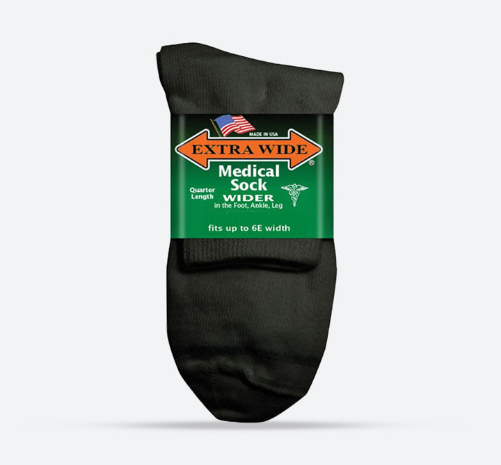 Womens Extra Wide 4821 Medical Quarter Socks in Black - Image 1