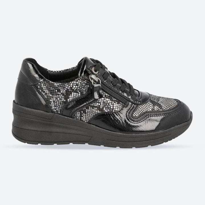 Women's Wide Fit DB Fleet Trainers in Black Crinkly Patent / Snake Lea - Image 1
