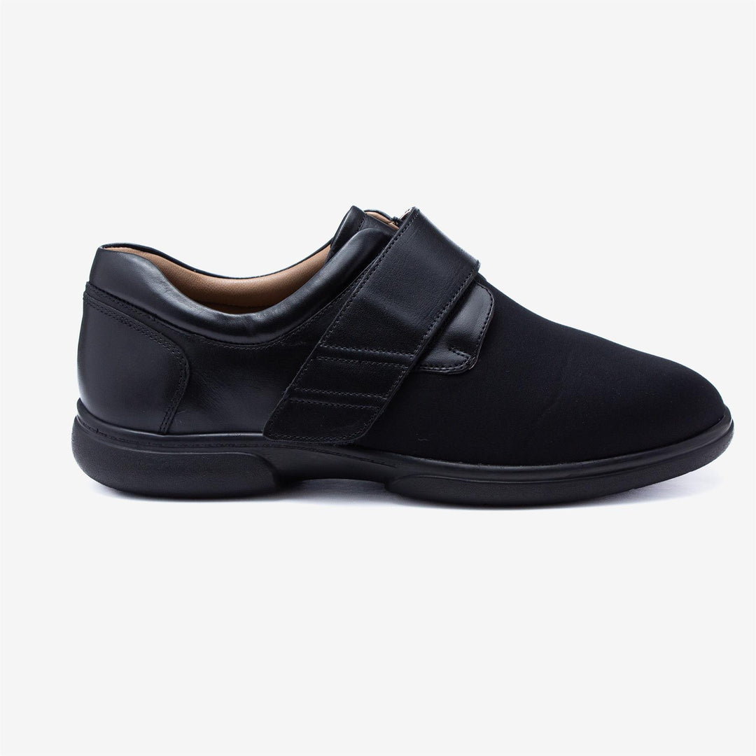 Mens Wide Fit Tredd Well Samuel Shoes in Black - Image 2