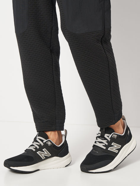 Men's Wide Fit New Balance Dynasoft UA900DB2 Running Trainers in Black - Image 1