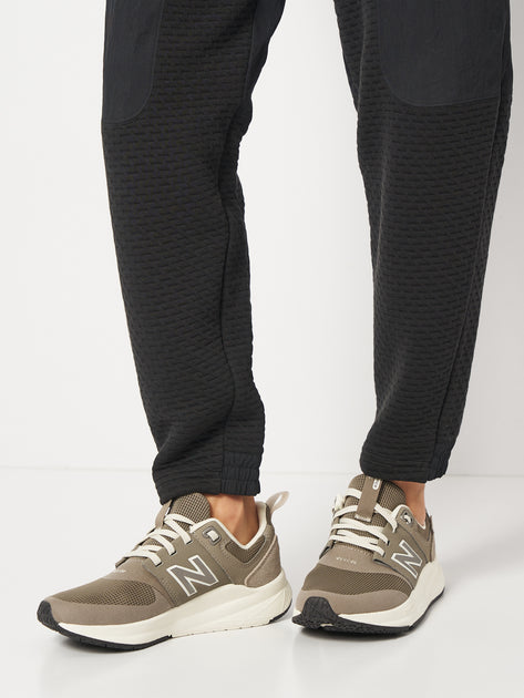 Men's Wide Fit New Balance Dynasoft UA900DC2 Running Trainers in Dockside - Image 4