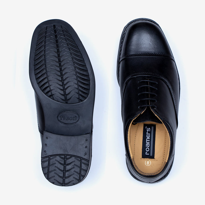 Men's Wide Fit Roamers Blind Eye Capped Oxford M827A Shoes in Black - Image 1