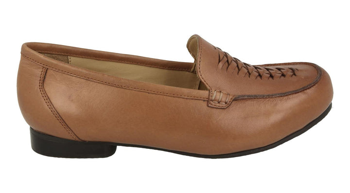 Womens Wide Fit DB Bingham Pumps in Black - Image 1