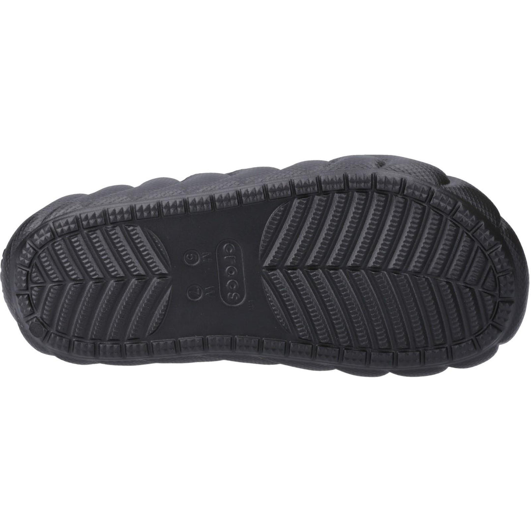 Women's Crocs 210074 Classic Cozzzy Overpuff Sandals in Black - Image 6