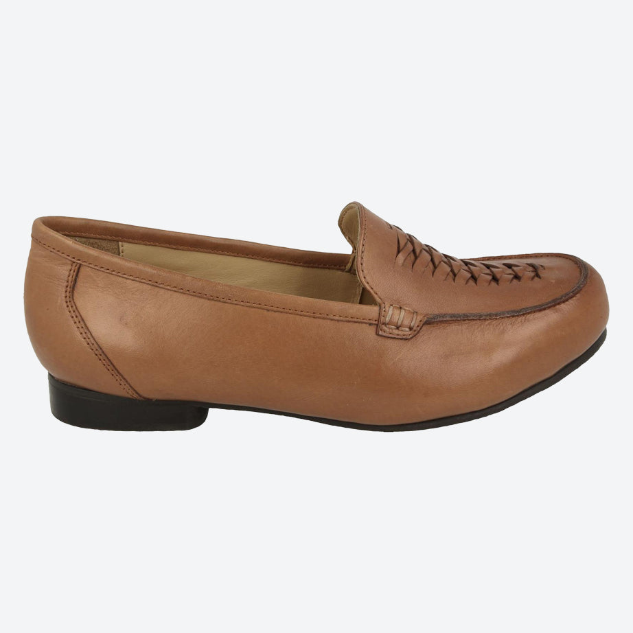 Womens Wide Fit DB Bingham Pumps in Black - Image 14