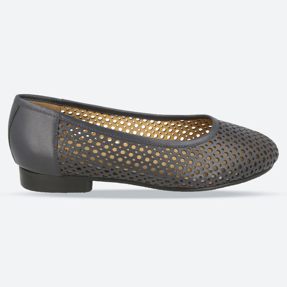 Womens Wide Fit DB Emmental Shoes in Black - Image 14