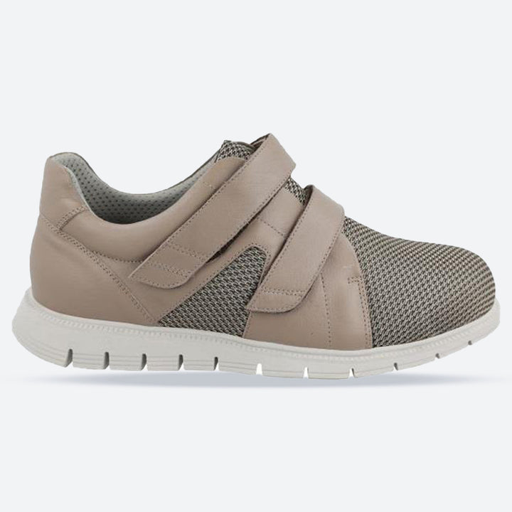 Men's Wide Fit DB Fraser Shoes in Black - Image 1