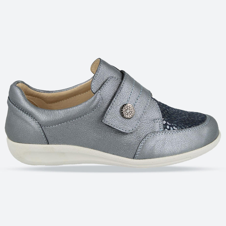 Womens Wide Fit DB Royston Shoes in Black - Image 31