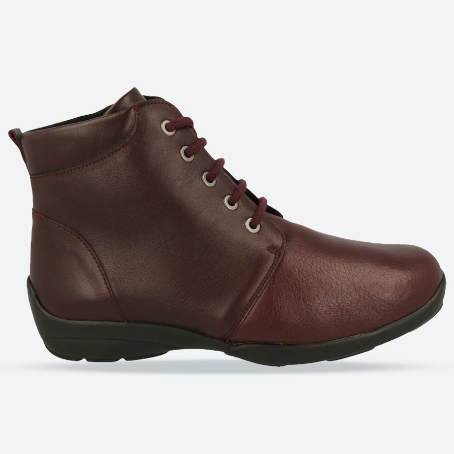 Womens Wide Fit DB Santa Boots in Burgundy - Image 16