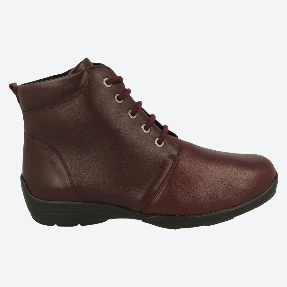 Womens Wide Fit DB Santa Boots in Burgundy - Image 11