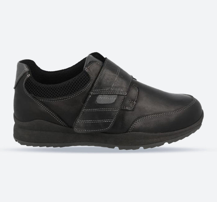 Men's Wide Fit DB Darwin Shoes in Black - Image 1
