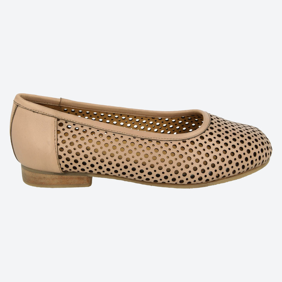 Womens Wide Fit DB Emmental Shoes in Black - Image 11