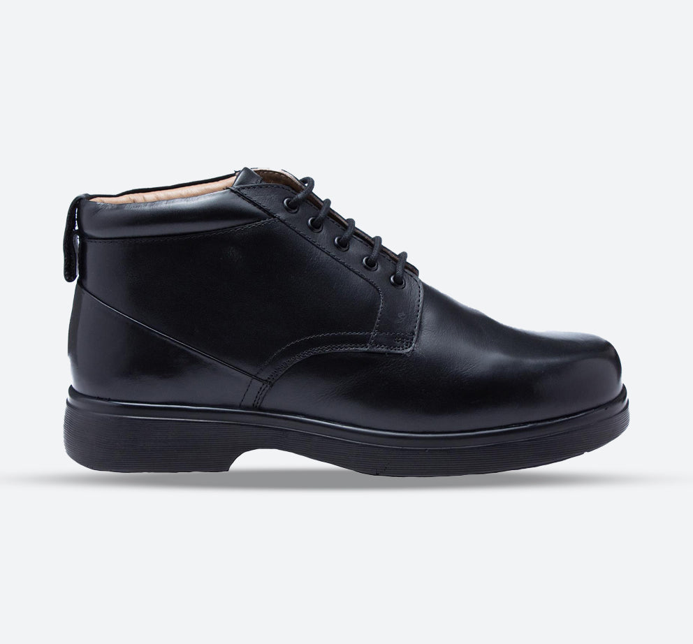 Mens Wide Fit Tredd Well Paul Boots in Black - Image 1