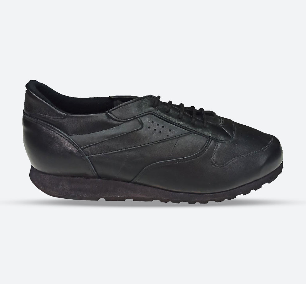 Mens Wide Fit Reed Daly Trainers in Black - Image 1