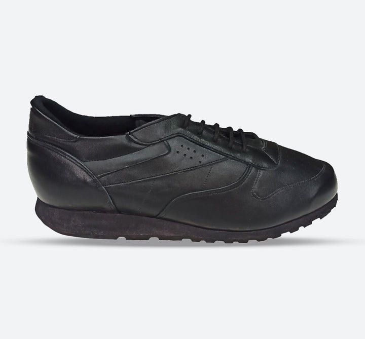 Mens Wide Fit Reed Daly Trainers in Black - Image 1