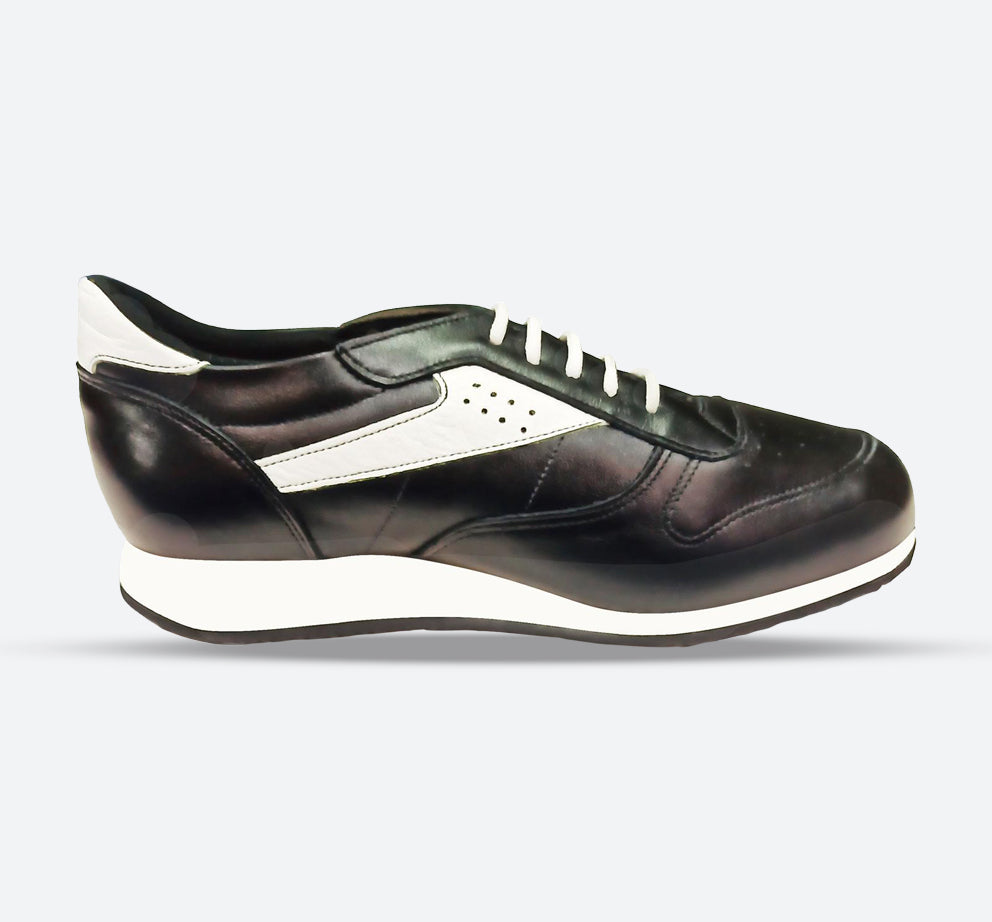 Womens Wide Fit Reed Denise Trainers in Black & White - Image 1