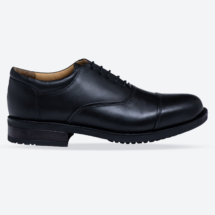Men's Wide Fit Roamers Blind Eye Capped Oxford M827A Shoes in Black - Image 1
