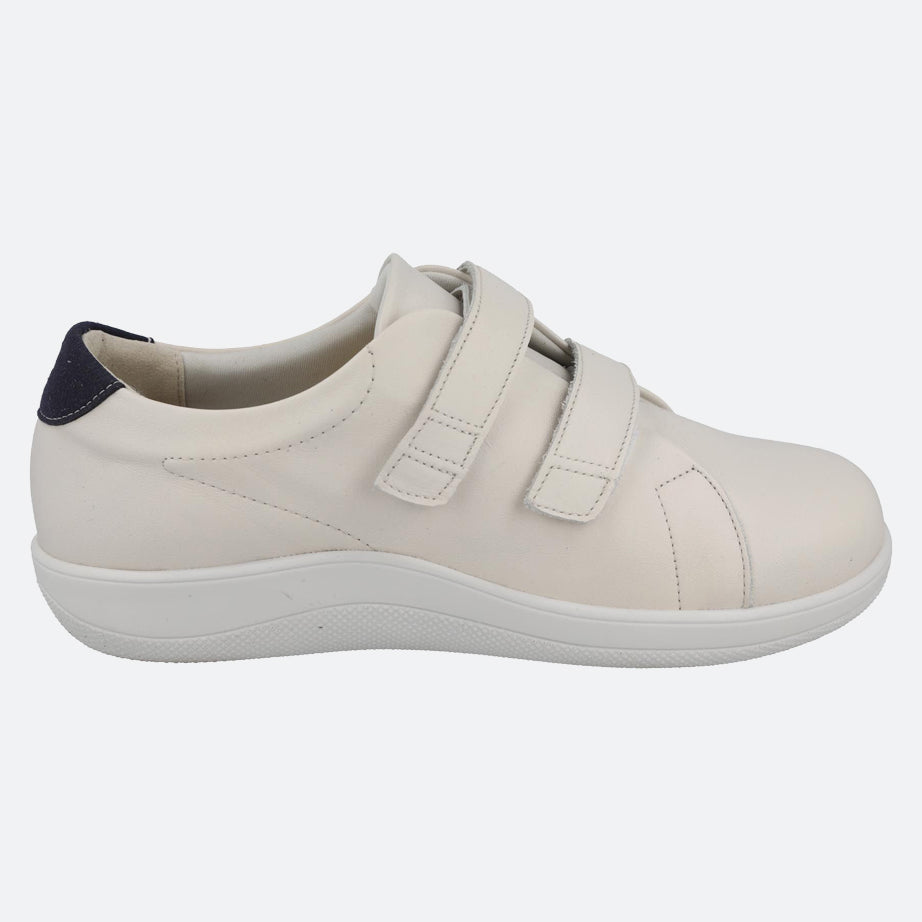 Women's Wide Fit DB Scott Shoes in Black - Image 25