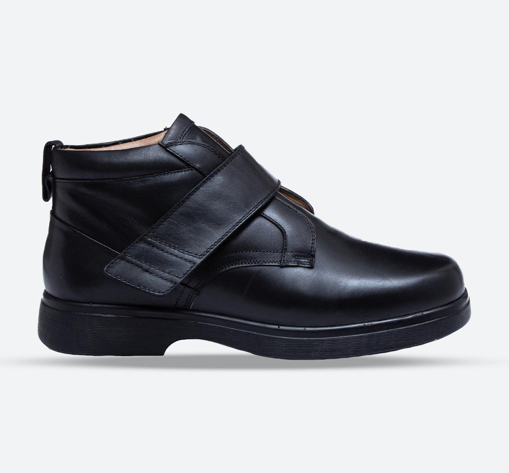 Mens Wide Fit Tredd Well Paxton Boots in Black - Image 1