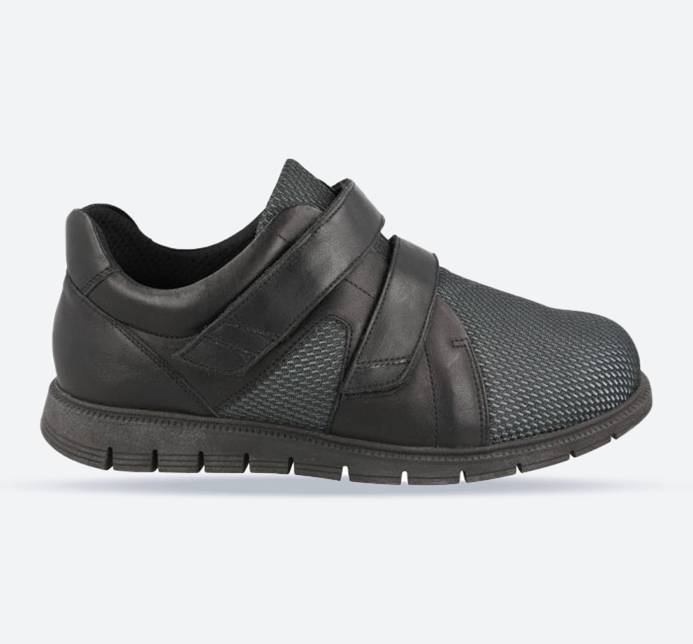 Men's Wide Fit DB Fraser Shoes in Black - Image 1