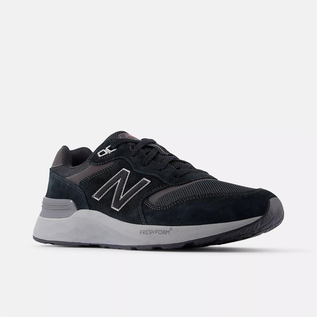 Mens Wide Fit New Balance MW880B Walking Running Black Trainers Angle Side View