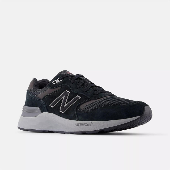 Mens Wide Fit New Balance MW880B Walking Running Black Trainers Angle Side View