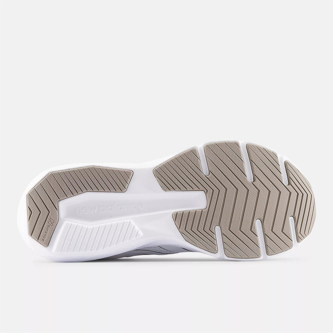 Women's Wide Fit New Balance Dynasoft UA800B Running Trainers in Black - Image 12