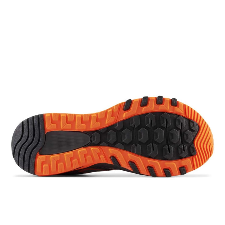 Men's Wide Fit New Balance MT410LO8 Trail Running Trainers in Grey/Orange - Image 1