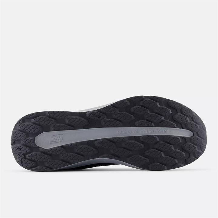 Men’s wide fit New Balance MW880B black walking and running trainers outsole view