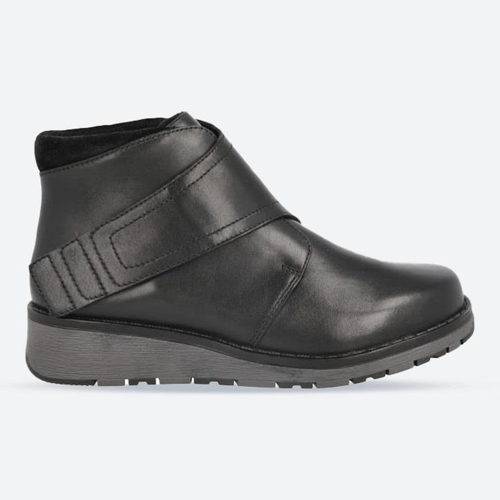 Women's Wide Fit DB Hitchin Boots in Black Leather - Image 1
