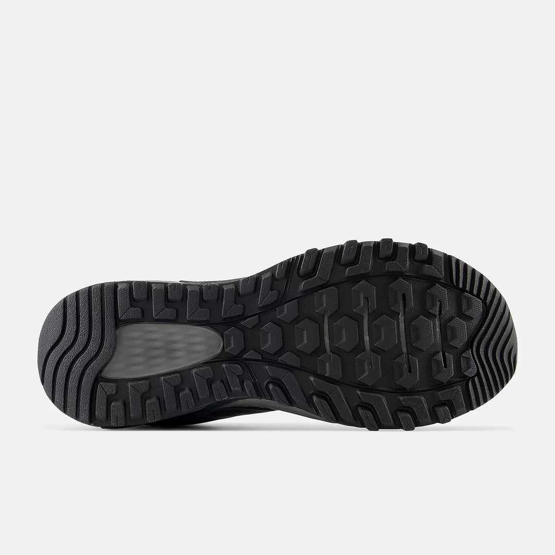 Women's Wide Fit New Balance MT410LB8 Trail Running Trainers in Black - Image 7