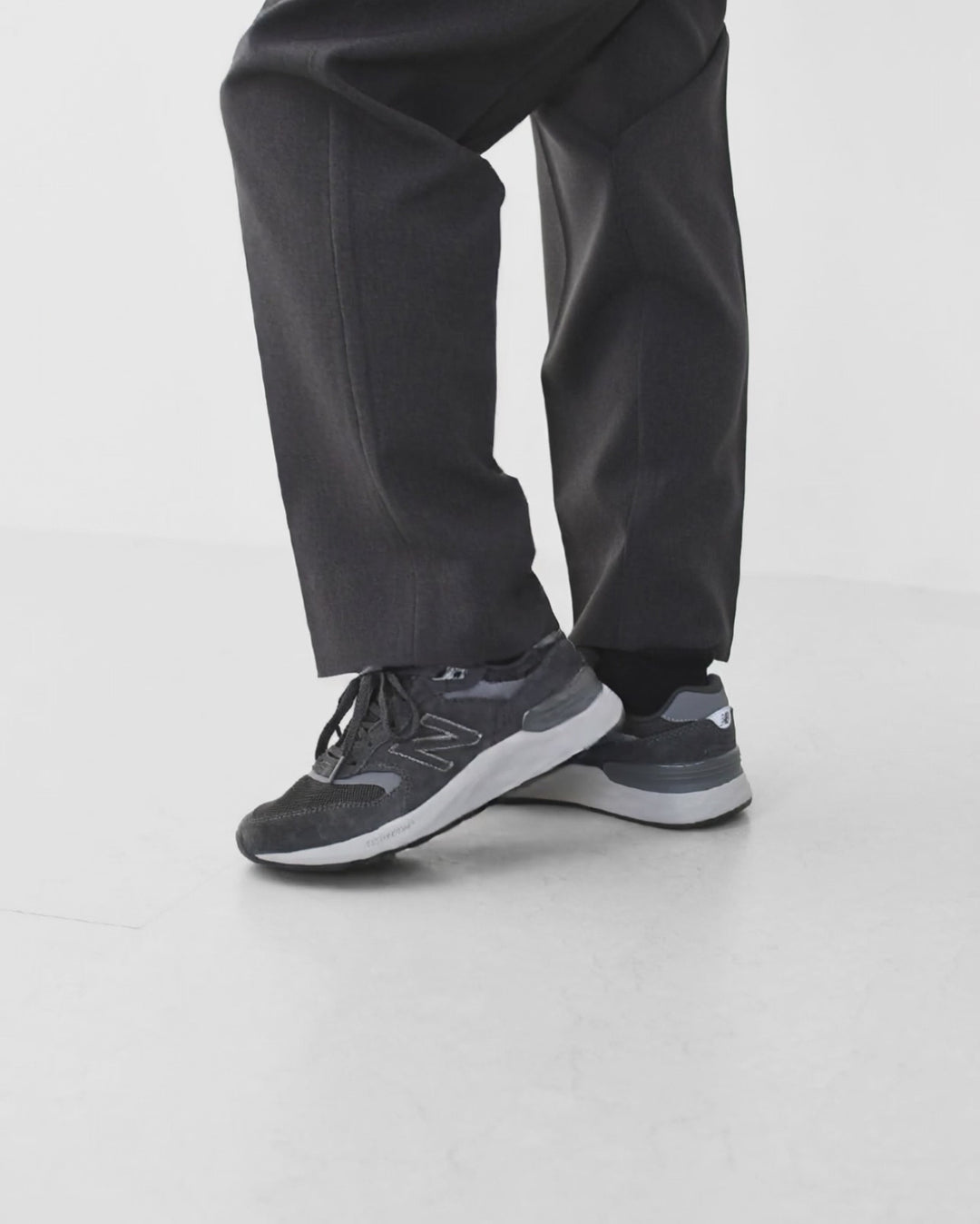 Men's Wide Fit New Balance MW880BC7 Walking/Running Trainers - Fresh Foam in Navy Blue - Image 4