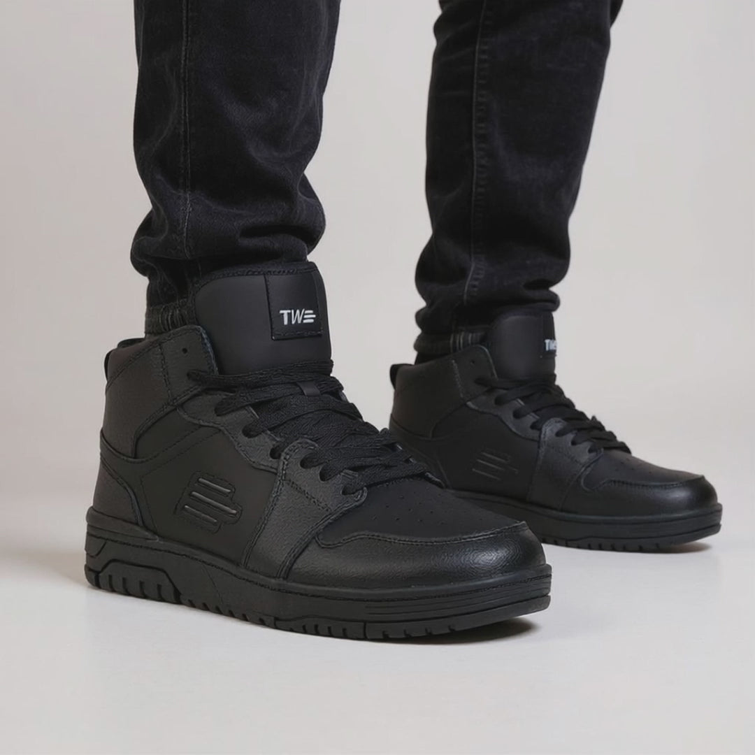 Men's Wide Fit Tredd Well Toony Boots in Black - Image 3