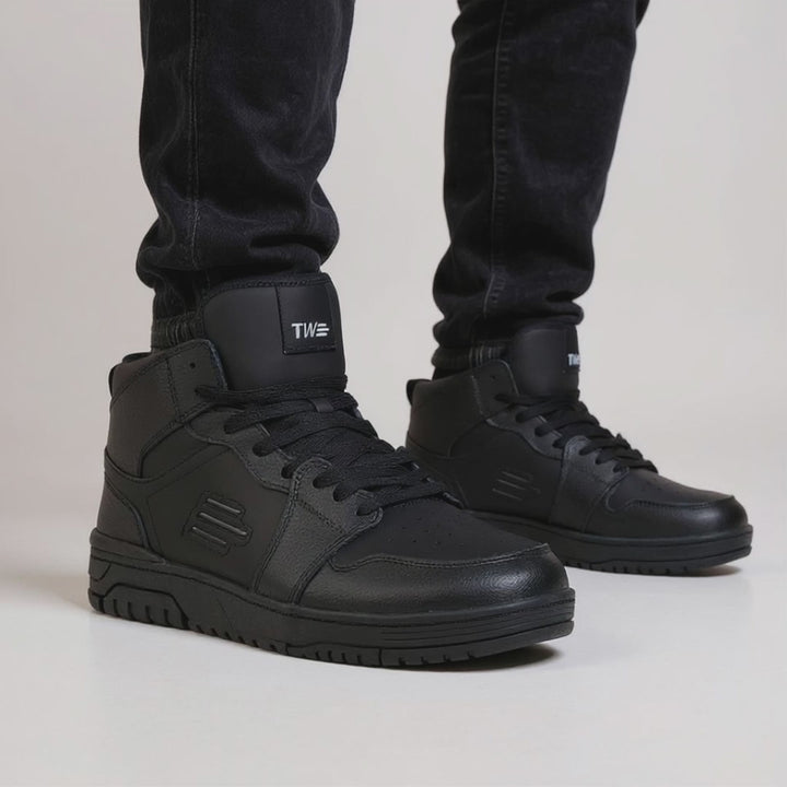 Men's Wide Fit Tredd Well Toony Boots in Black - Image 1