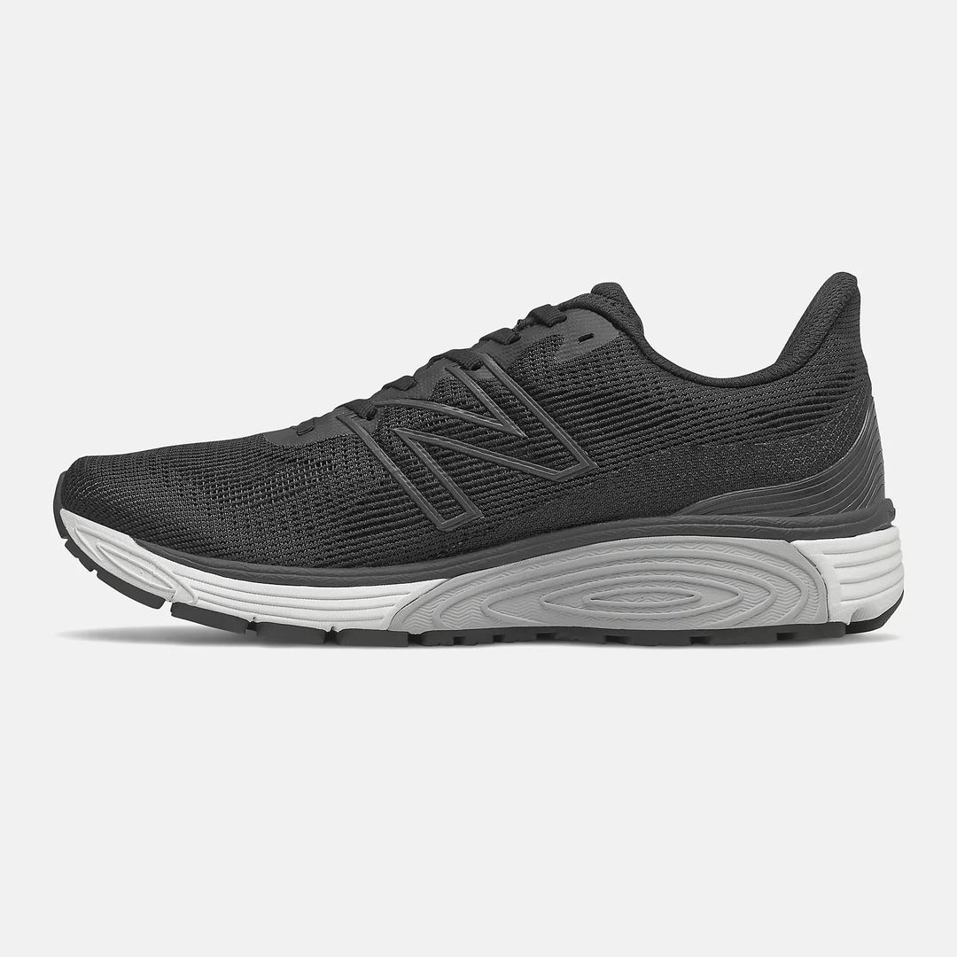 Men's Wide Fit New Balance MVYGOBK2 Vaygo Running Trainers - Black in Black - Image 4