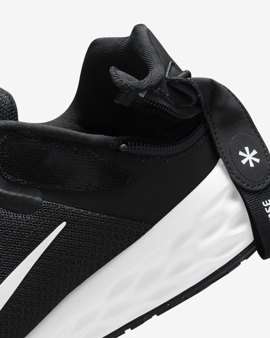 Women's Wide Fit Nike DD8476-003 Revolution 6 Flyease Trainers in Black/White - Image 8