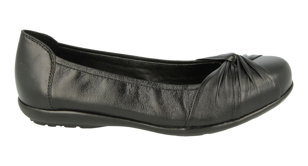 Womens Wide Fit DB Tetbury Court Shoes in Black - Image 2