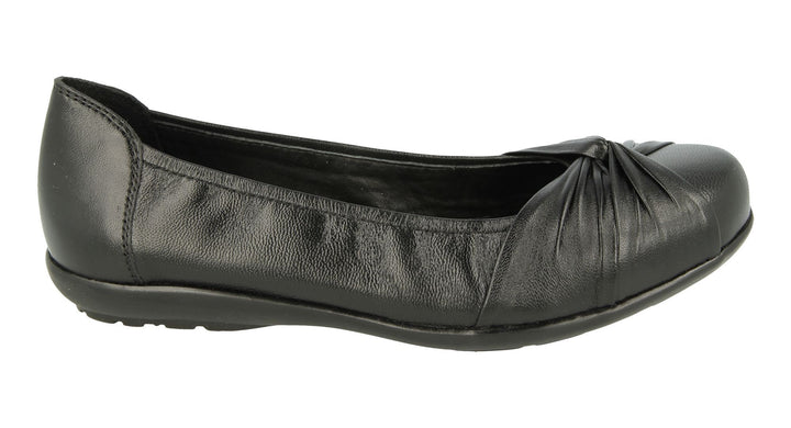 Womens Wide Fit DB Tetbury Court Shoes in Black - Image 1