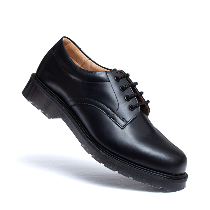 Mens Wide Fit Solovair 1562 Shoes in Black - Image 1